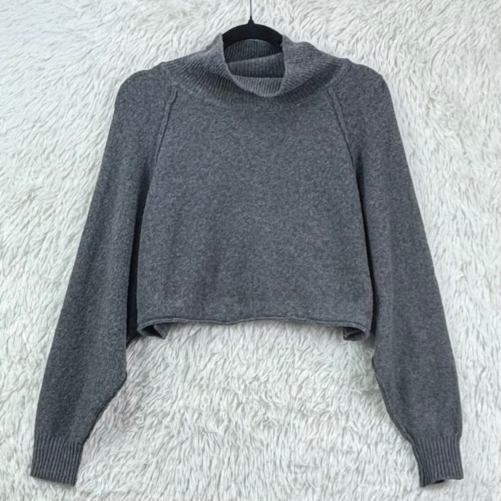Urban Outfitters Gray Fuzzy Cropped Mock Neck Sweater Size Medium